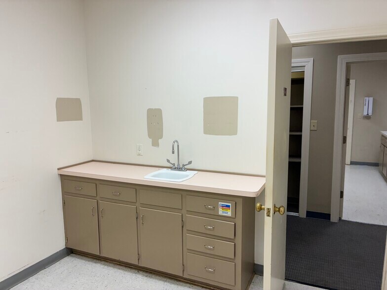 More Photos Of 1134 N Road St, Elizabeth City Medical For Lease