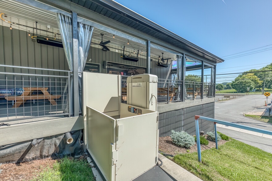 More Photos Of 640 E Maple St, Johnson City Bar For Sale