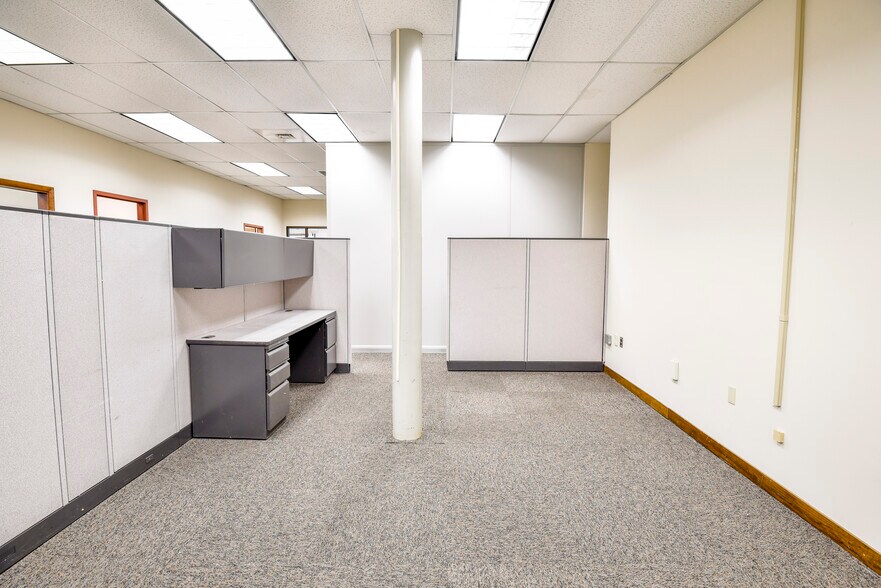 More Photos Of 58B Main St, Bolton Light Distribution For Lease