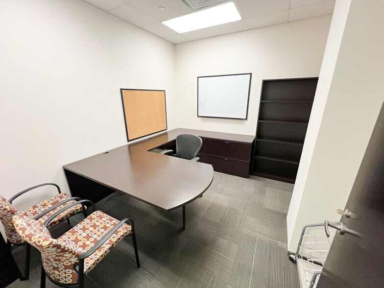 More Photos Of 303 Veterans Airpark Ln, Midland Office For Lease