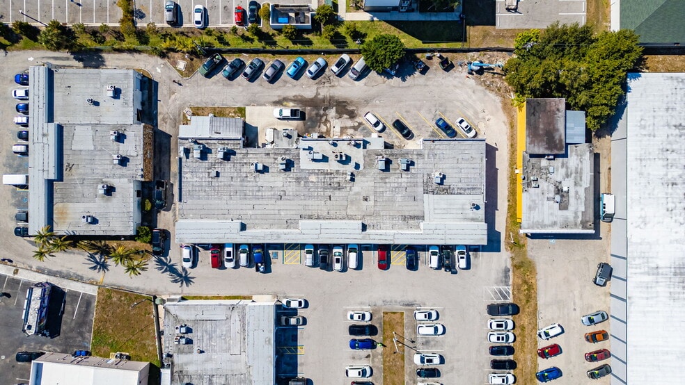 More Photos Of 4434-4458 S Cleveland Ave, Fort Myers Freestanding For Sale