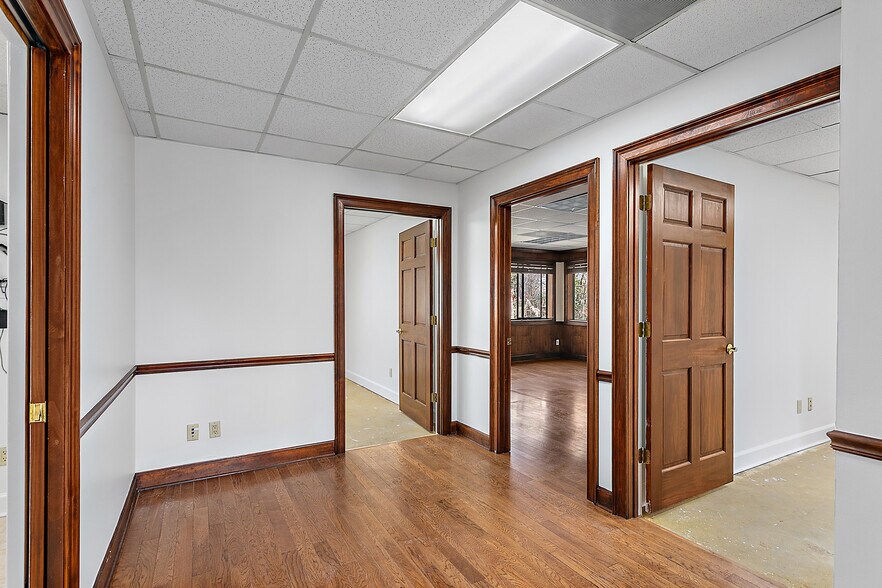 More Photos Of 2000 - 2310 Sawgrass Village Dr, Ponte Vedra Beach Office For Sale