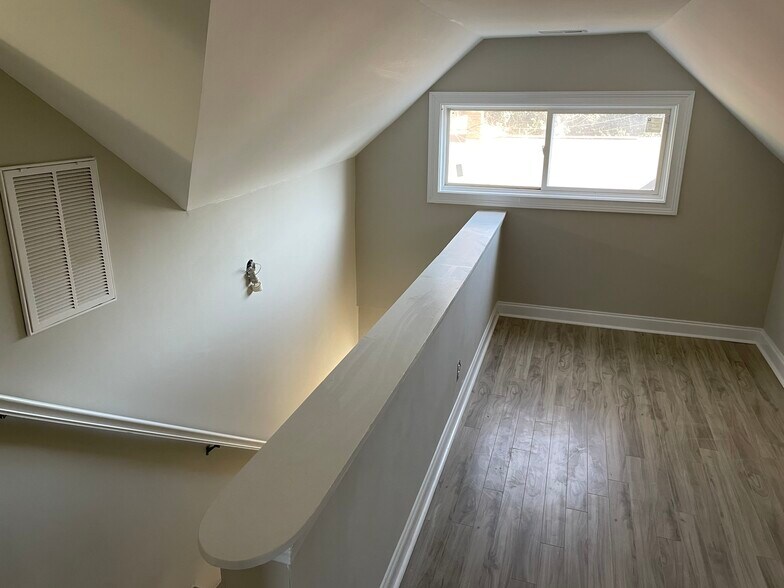 More Photos Of 1508 Remount Rd, Charlotte Showroom For Lease