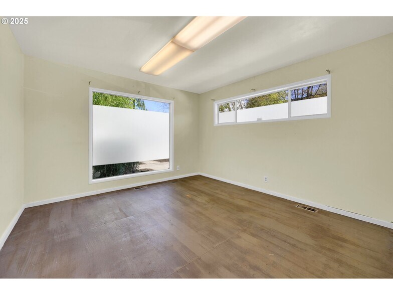 More Photos Of 1413 Charnelton St, Eugene Office For Sale