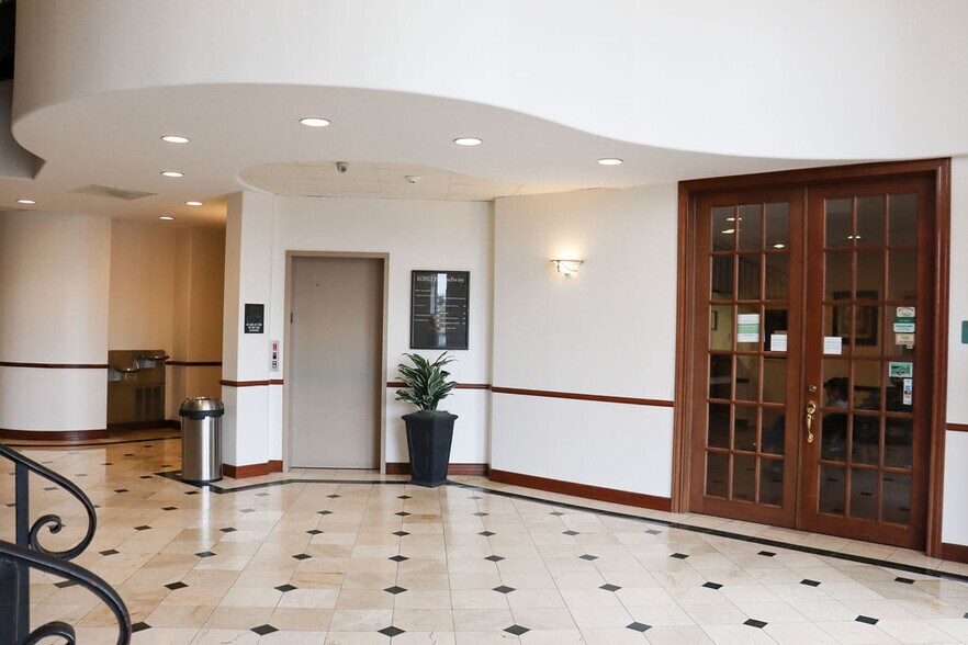 More Photos Of 6302 W Broadway St, Pearland Medical For Lease