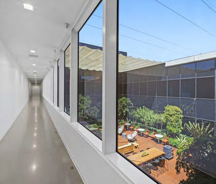 More Photos Of 9242 Beverly Blvd, Beverly Hills Loft Creative Space For Lease