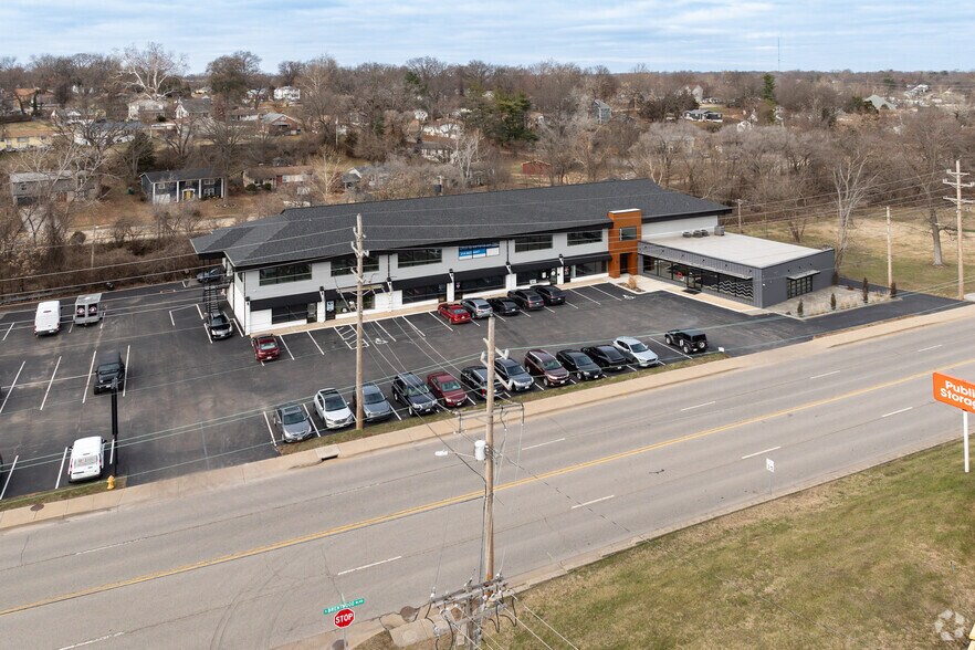More Photos Of 3205 S Brentwood Blvd, Webster Groves General Retail For Lease