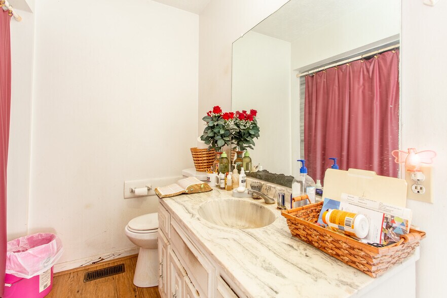 More Photos Of 1367 SW Highway 138, Riverdale Office For Sale