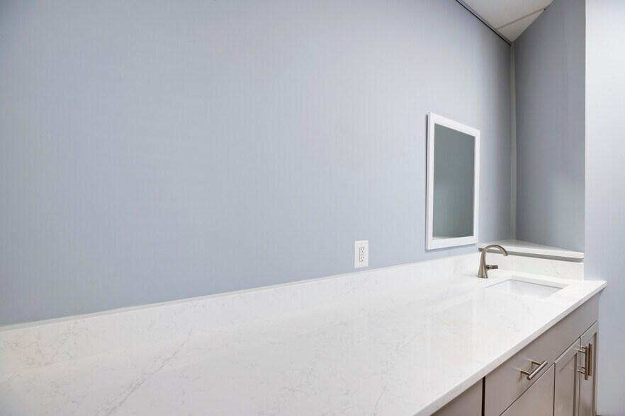 More Photos Of 7008 Little River Tpke, Annandale Medical For Sale
