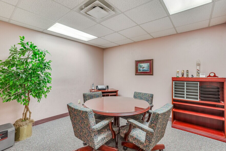 More Photos Of 1065 W Magnolia Ave, Fort Worth Office For Lease