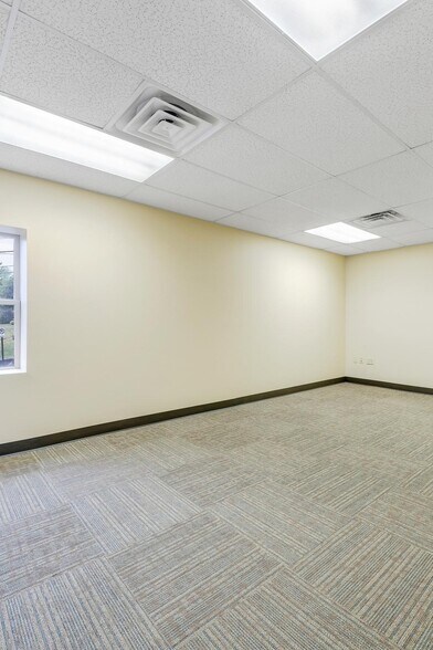 More Photos Of 1329 Grandin Rd SW, Roanoke Storefront Retail Office For Lease