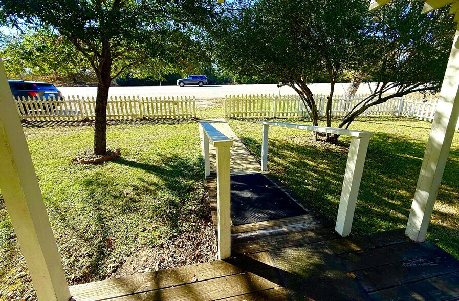 More Photos Of 9278 N Highway 77, Lexington Flex For Sale