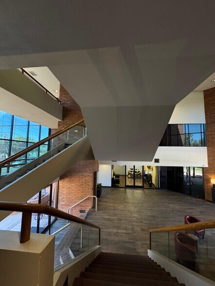 More Photos Of 722 E Osborn Rd, Phoenix Office For Lease