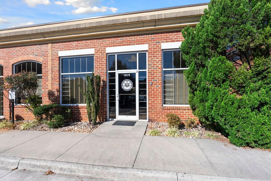 More Photos Of 103-105 Tradewynd Dr, Lynchburg Medical For Sale