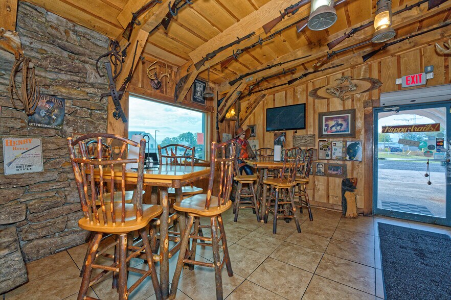 More Photos Of 671 Mariaville Rd, Schenectady Garden Center For Sale