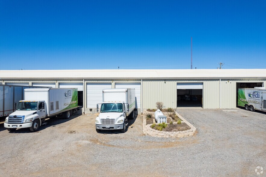 More Photos Of 4860-4862 Kennedale New Hope Rd, Fort Worth Warehouse For Lease