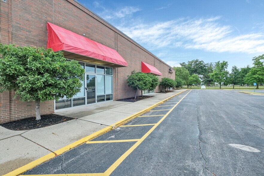 More Photos Of 221 Summits St, Celina Unknown For Lease