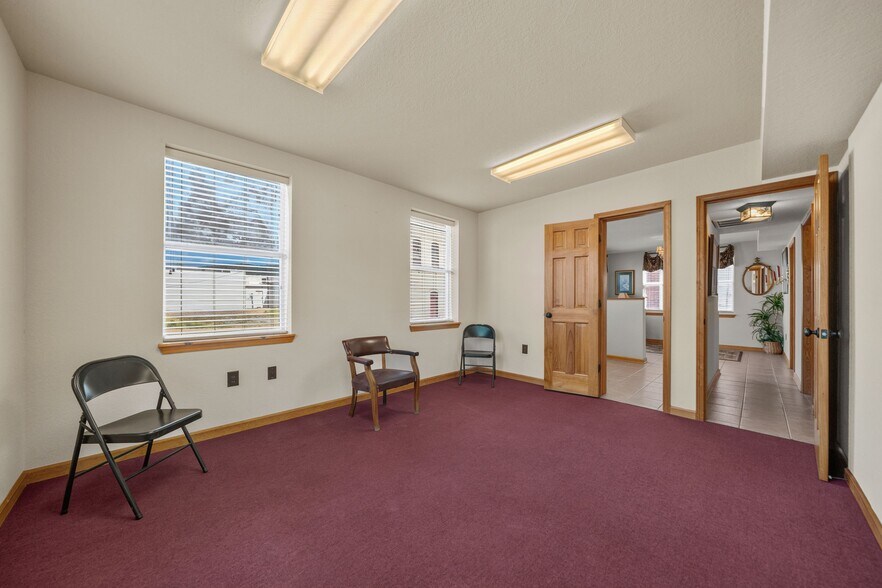 More Photos Of 104 N 3rd St, Heber Springs Office For Sale