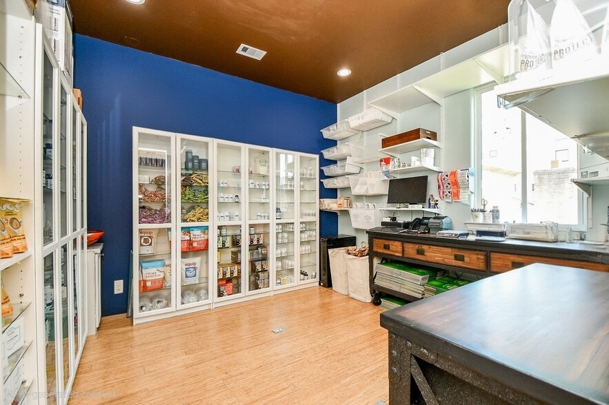 More Photos Of 5721 Winsome Ln, Houston Storefront Retail Office For Sale
