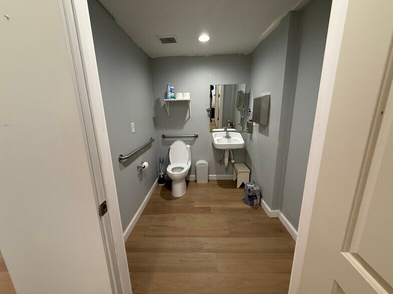 More Photos Of 1853 S 8th St, Amelia Island Freestanding For Lease