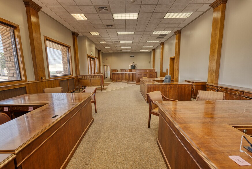 More Photos Of 100 Oak Ave, Eaton Bank For Sale