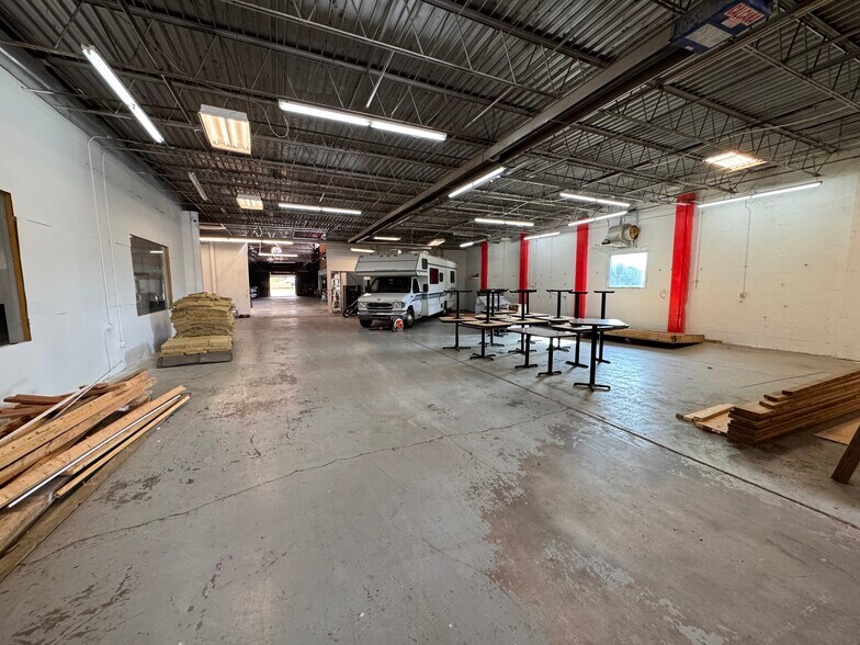 More Photos Of 4001 Bruhin Rd, Knoxville Warehouse For Sale