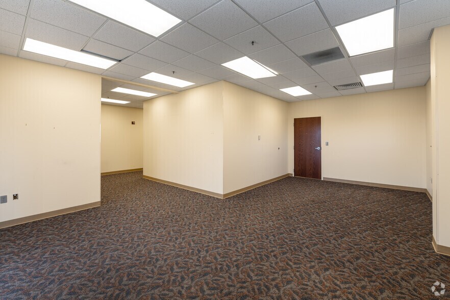 More Photos Of 60101 Bodnar Blvd, Mishawaka Medical For Lease