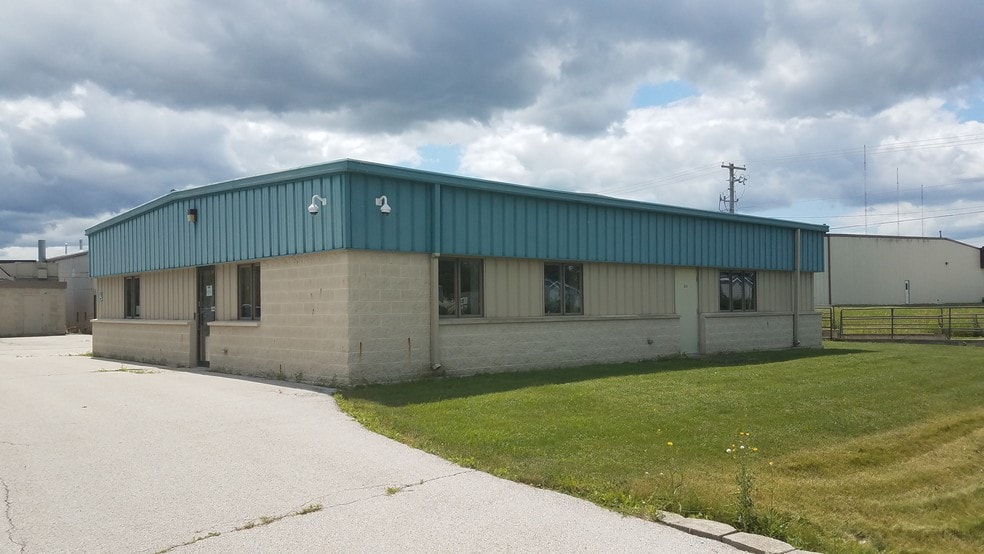 More Photos Of 851 Forest Ave, Sheboygan Falls Warehouse For Lease
