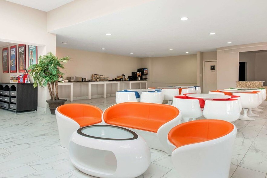 More Photos Of 4985 W Irlo Bronson Memorial Hwy, Kissimmee Hotel For Sale