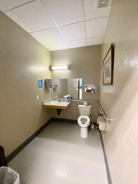 More Photos Of 1575 E McAndrews Rd, Medford Office For Lease