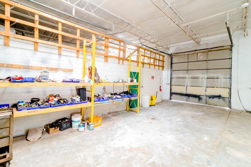 More Photos Of 6737 E Nine Mile Rd, Warren Warehouse For Lease