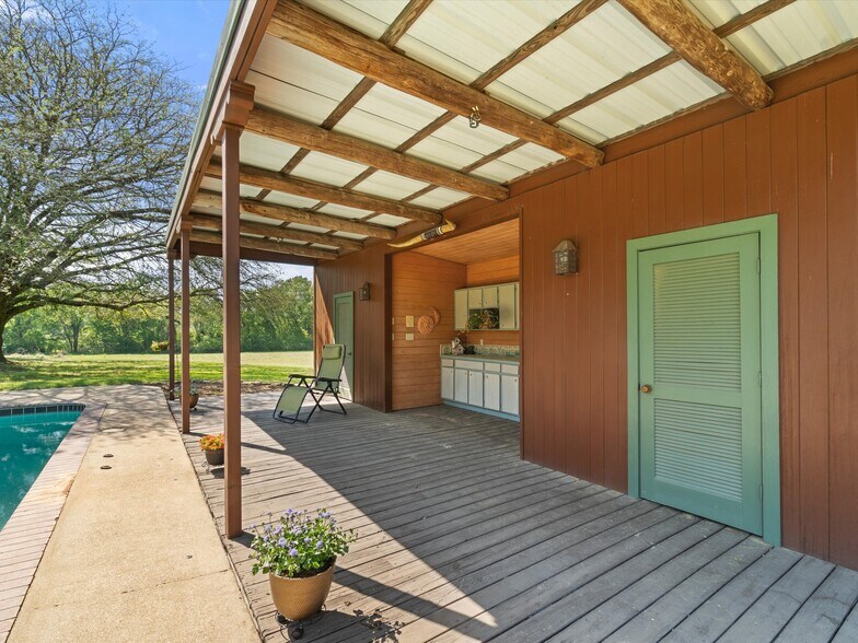 More Photos Of 1173 FM 130, Daingerfield Specialty For Sale