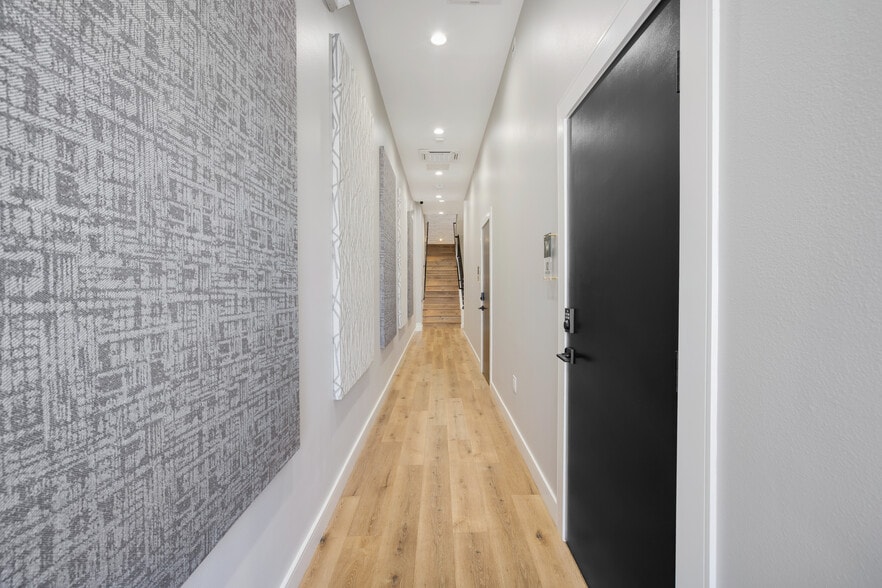 More Photos Of 10440 Burbank Blvd, North Hollywood Office For Sale