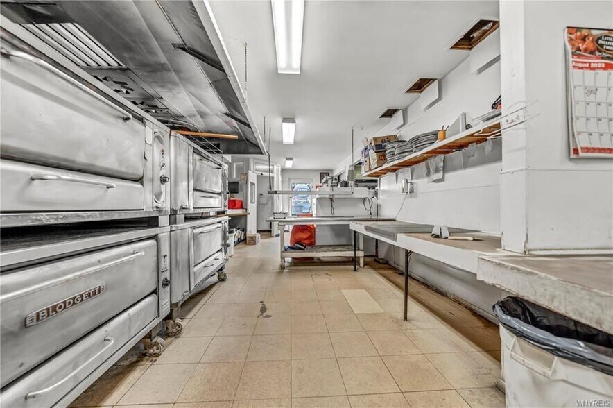 More Photos Of 3019 Pine Ave, Niagara Falls Restaurant For Sale