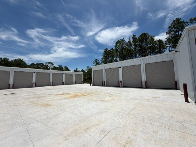 More Photos Of 11691 Industry Dr, Jacksonville Self Storage For Lease
