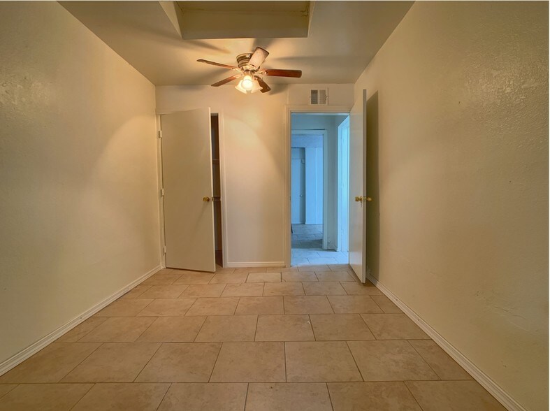 More Photos Of 1267-1273 Broadway St, El Cajon Storefront For Lease
