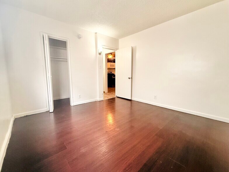 More Photos Of 2718 S Cochran Ave, Los Angeles Apartments For Sale