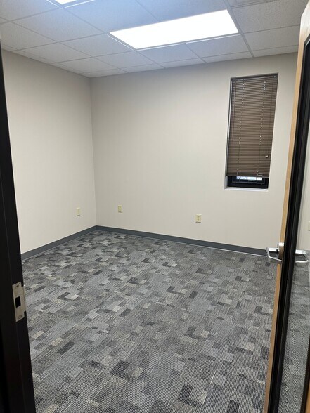 More Photos Of 515 Nine North Ct, Alpharetta Industrial For Lease