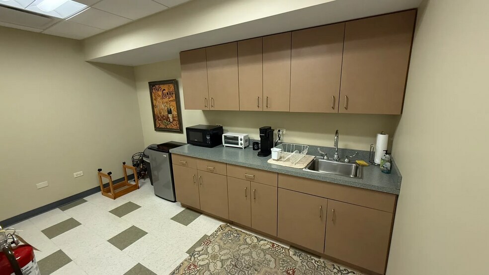 More Photos Of 430 Park Ave, Highland Park Office For Lease