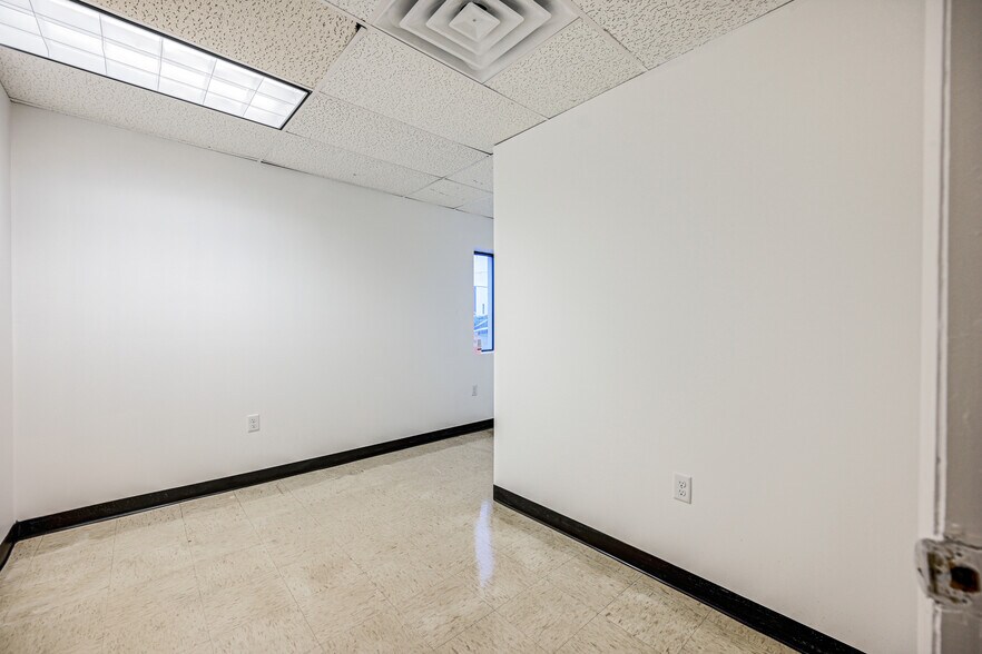 More Photos Of 20 Willow Springs Cir, York Warehouse For Sale