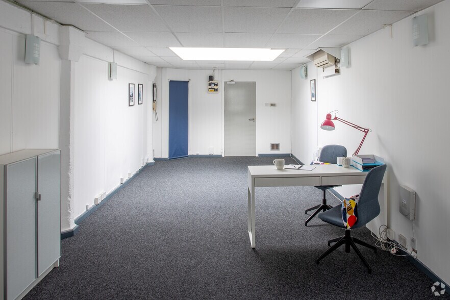 More Photos Of Washington St, Glasgow Office For Lease