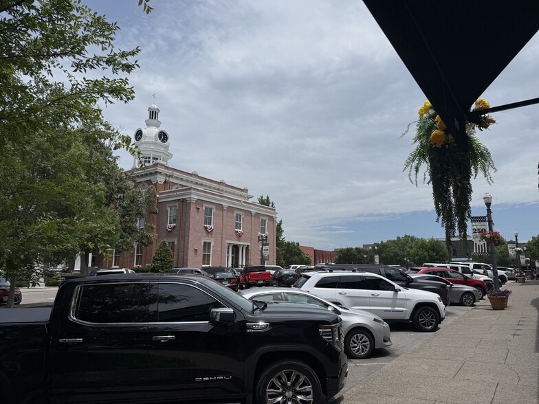 More Photos Of 27 S Public Square, Murfreesboro Storefront Retail Office For Lease