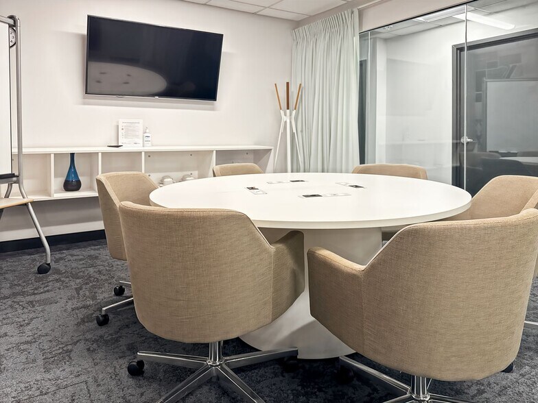 More Photos Of 6701 Democracy Blvd, Bethesda Coworking Space