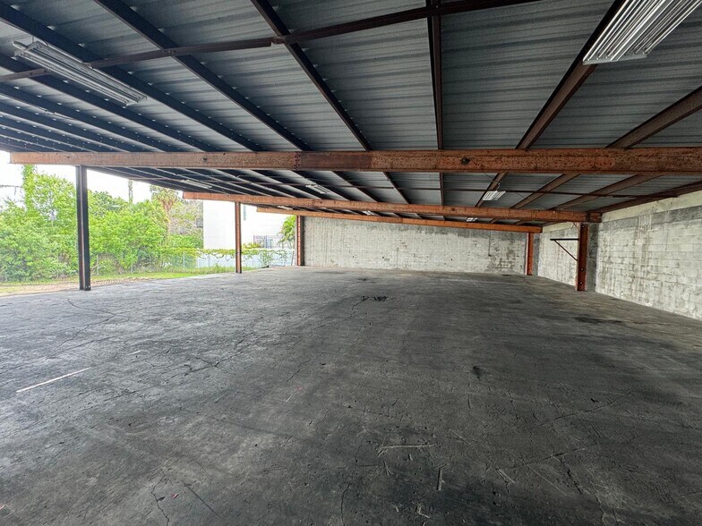 More Photos Of 5007 S Westshore Blvd, Tampa Warehouse For Sale