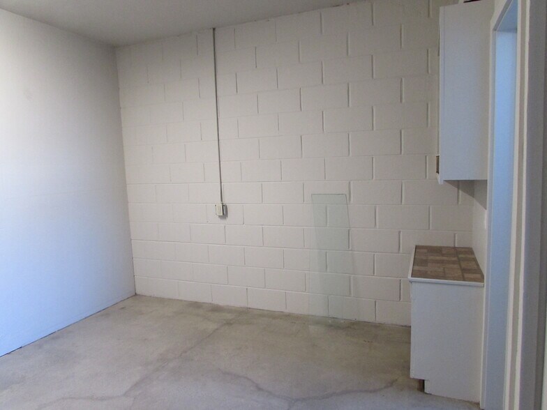 More Photos Of 13750 Center St, Carmel Valley General Retail For Lease