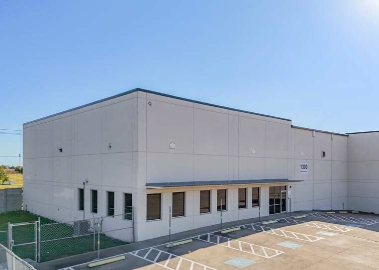 More Photos Of 1300 E Barbours Cut Blvd, La Porte Warehouse For Lease