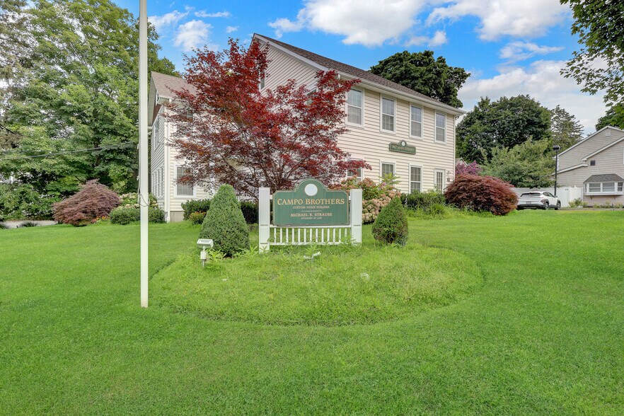 More Photos Of 907 Main St, Port Jefferson Office For Lease