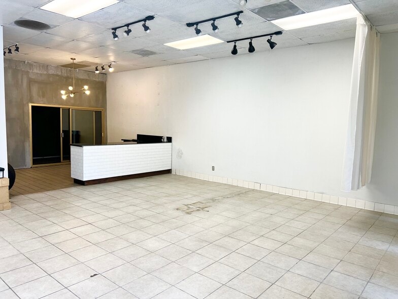 More Photos Of 210 N Western Ave, Los Angeles Storefront For Lease