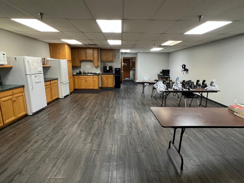 More Photos Of 480 Park Ave E, Eden Valley Warehouse For Sale