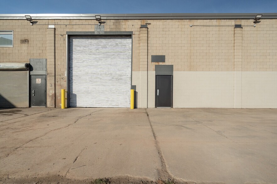 More Photos Of 100 Burland Cres, Hamilton Warehouse For Lease
